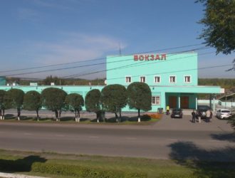 В Киселевске ремонтируют протекающую крышу железнодорожного вокзала