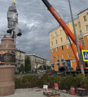 В Новокузнецке установили памятник Михаилу Кутузову