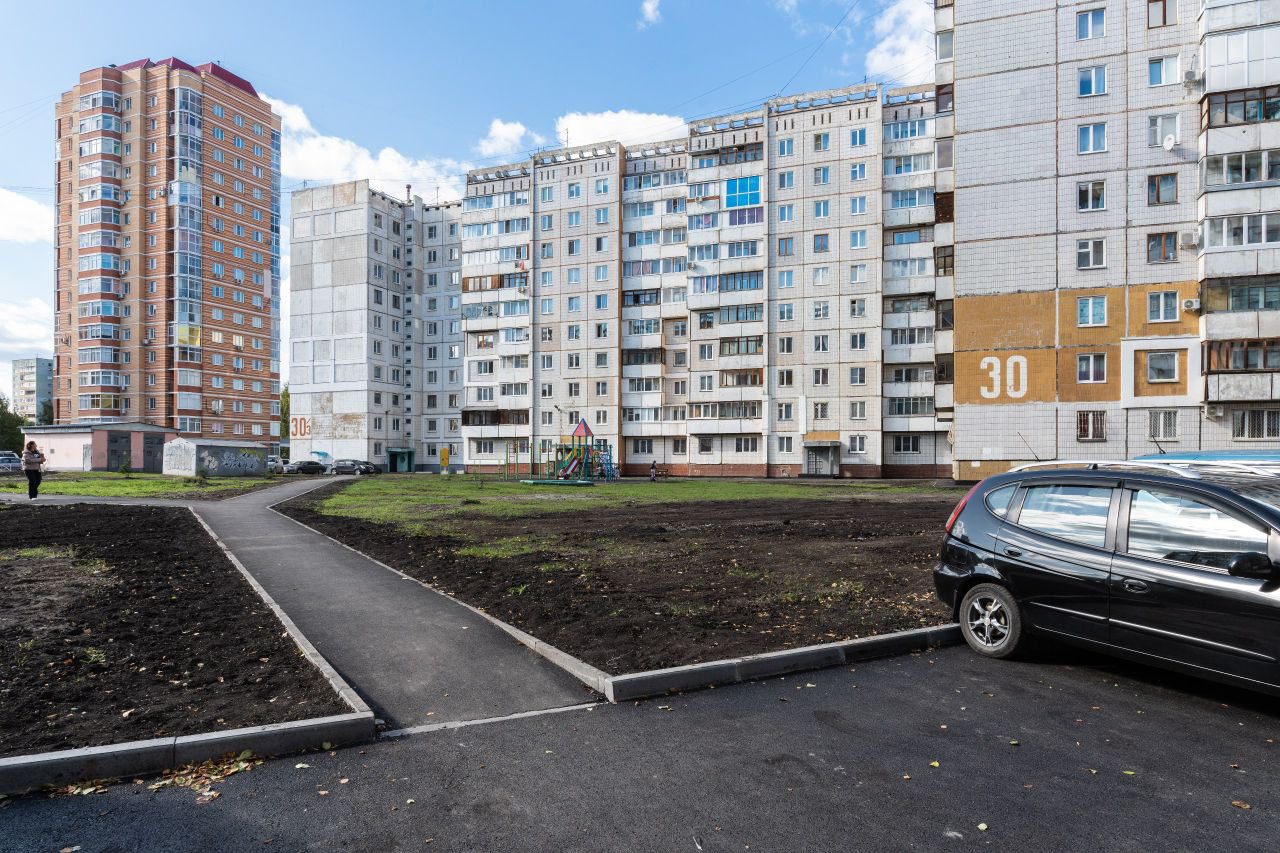 В Кемерове завершили первый этап ремонта большого двора на Ленинградском