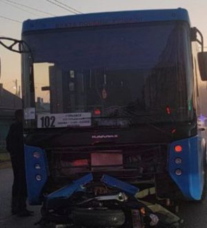 В Белове мотоциклист не выжил после столкновения с автобусом