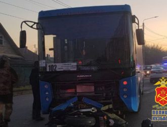 В Белове мотоциклист не выжил после столкновения с автобусом