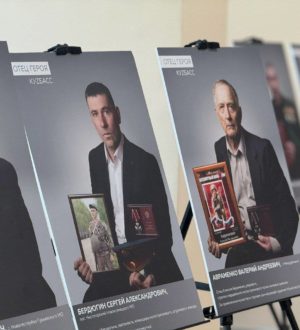 В Калтане представили экспозицию «Отец Героя»