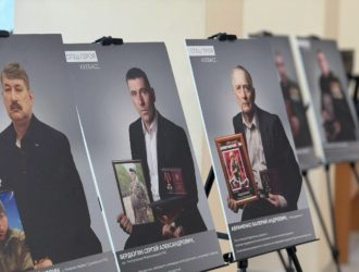 В Калтане представили экспозицию «Отец Героя»