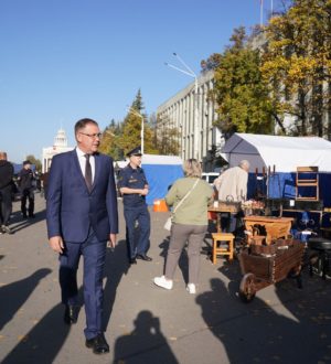 Илья Середюк закупился на сельскохозяйственной ярмарке в Кемерове