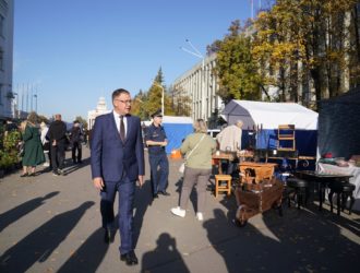 Илья Середюк закупился на сельскохозяйственной ярмарке в Кемерове