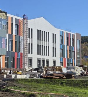 Власти рассказали, почему новую школу в Калтане возводят в неспешном темпе