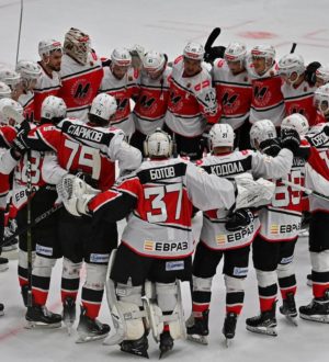 Восьмая победа: новокузнецкий «Металлург» одолел «Омские Крылья» в овертайме