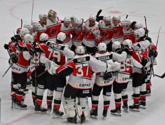 Восьмая победа: новокузнецкий «Металлург» одолел «Омские Крылья» в овертайме