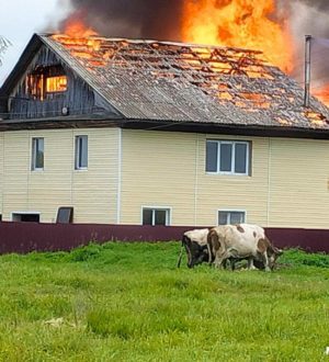 Из-за неосторожного обращения с огнем произошел пожар в жилом доме в Ленинск-Кузнецком округе