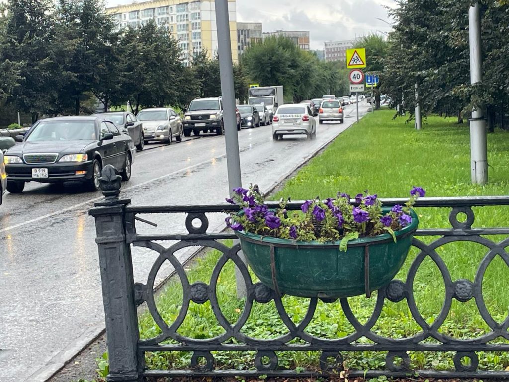 ДТП «паровозиком»: в центре Новокузнецка на перекрестке столкнулись три машины