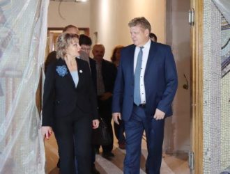 Анатолий Серышев ознакомился с ходом ремонтно-реставрационных работ в крупнейшем за Уралом книгохранилище