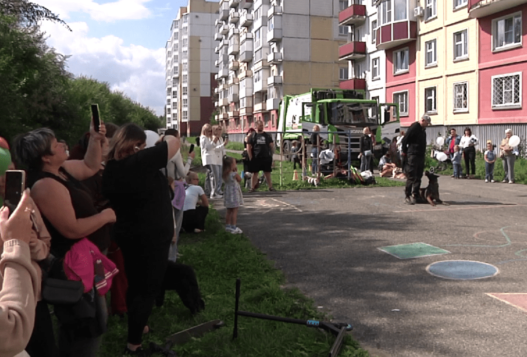 В Новокузнецке владельцев собак призвали к порядку и поставили специальные дог-боксы
