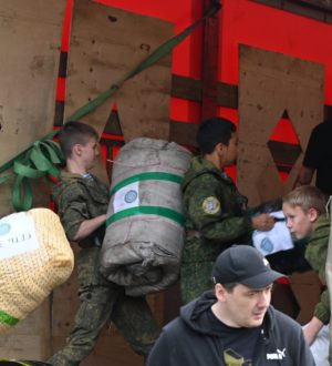 Очередной конвой с полезным грузом отправили на фронт из Белова