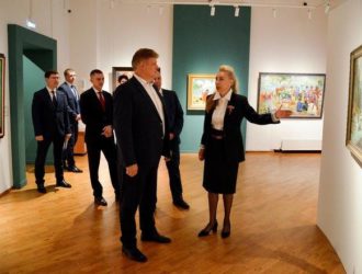 Анатолий Серышев посетил уникальную выставку «Валентин Серов. К 160-летию со дня рождения» в Новосибирске