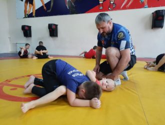 Призер чемпионата мира по боевому джиу-джитсу Павел Усов провёл мастер-класс для кузбасских школьников