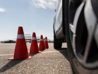 С 2026 года водителей начнут обучать на автобазах: утверждены новые программы подготовки
