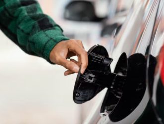 В ряде регионов России АЗС ограничивают продажу бензина: причины и меры стабилизации