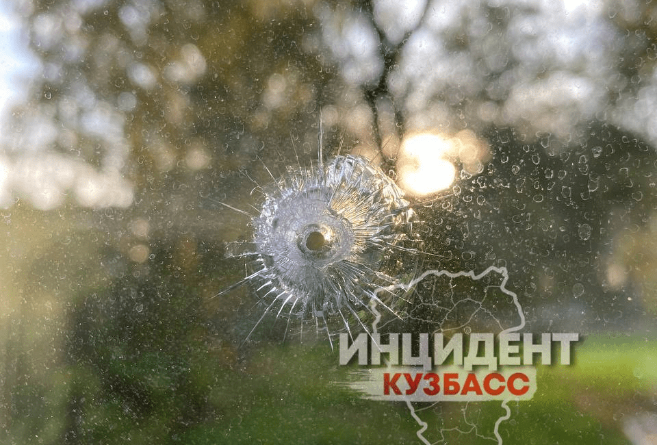 Соцсети: в Салаире подростки 1,5 месяца кошмарят жителей, стреляя по окнам  