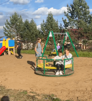 В Мариинске открылись три новые детские площадки