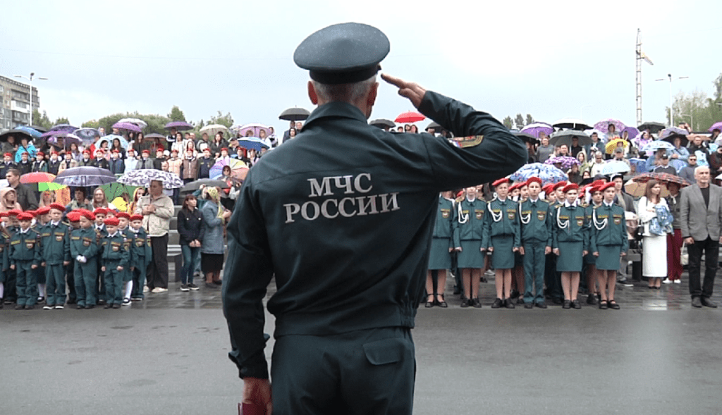 В Новокузнецке посвятили в кадеты МЧС учеников трех школ