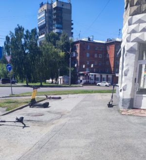 Новокузнецкие депутаты решили призвать к ответу тех, кто бросает электросамокат где попало и нарушает порядок