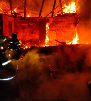 В Осинниках большой пожар случился в частном жилом доме