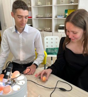 Основы птицеводства начали изучать старшеклассники в школе поселка Металлургов