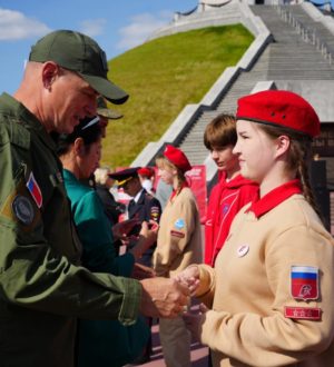 Кузбасским активистам Движения Первых вручили знаки «Хранителя истории»