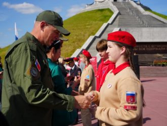 Кузбасским активистам Движения Первых вручили знаки «Хранителя истории»