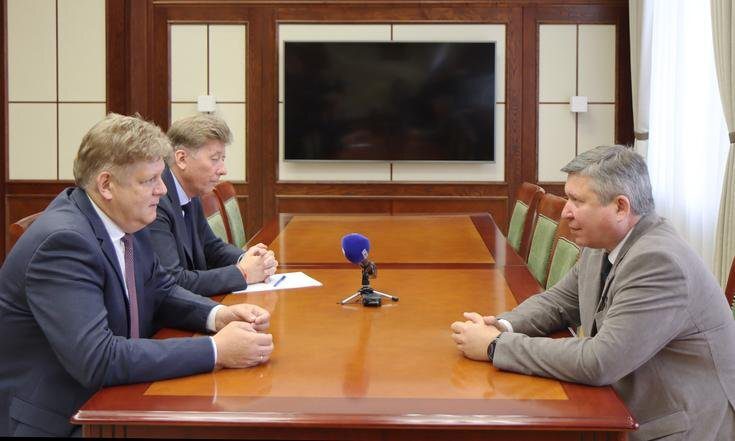 Полпред президента РФ в СФО Анатолий Серышев провел рабочую встречу с и.о. главы Сибирского управления Ростехнадзора Андреем Плешивцевым