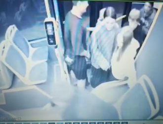 В Новокузнецке шалость подростков привела к срыву вечернего рейса автобуса