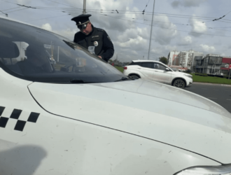 В Новокузнецке сотрудники Госавтоинспекции и Минтранса проверяли автомобили такси