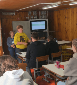 В Госдуме предложили размещать материалы о безопасности в электронных дневниках школьников