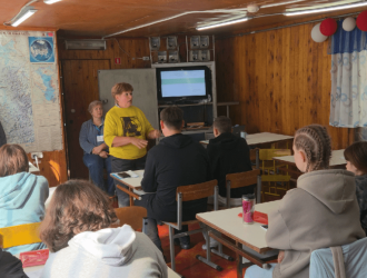 В Госдуме предложили размещать материалы о безопасности в электронных дневниках школьников
