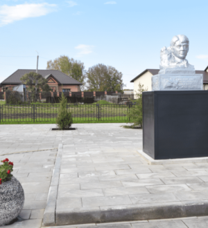 В Гурьевске открыли Сквер Есенина