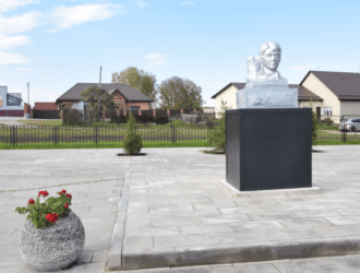 В Гурьевске открыли Сквер Есенина