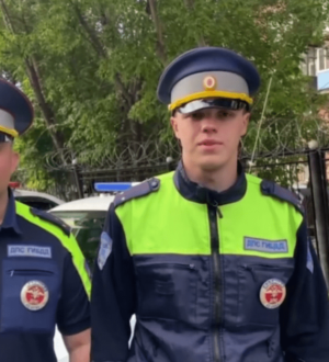 В Новокузнецке госавтоинспекторы помогли беременной женщине вовремя доехать до роддома