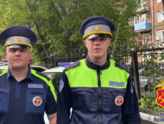 В Новокузнецке госавтоинспекторы помогли беременной женщине вовремя доехать до роддома