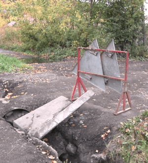 В Новокузнецке жители жалуются на разрушенную дренажную трубу в микрорайоне Нижнее Редаково