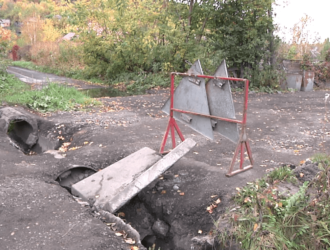 В Новокузнецке жители жалуются на разрушенную дренажную трубу в микрорайоне Нижнее Редаково