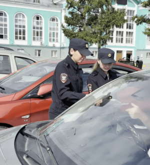 Шесть нелегальных таксистов поймали возле вокзала в столице Кузбасса