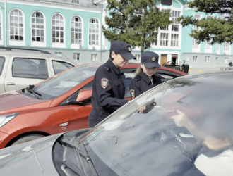 Шесть нелегальных таксистов поймали возле вокзала в столице Кузбасса