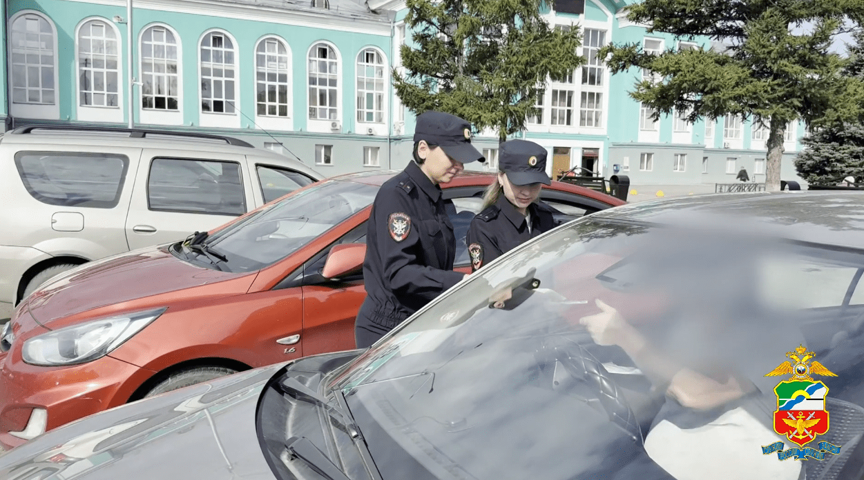 Шесть нелегальных таксистов поймали возле вокзала в столице Кузбасса