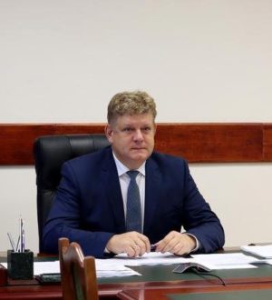 Анатолий Серышев обсудил с жителями Хакасии строительство и ремонт социальных объектов в ходе личного приема граждан