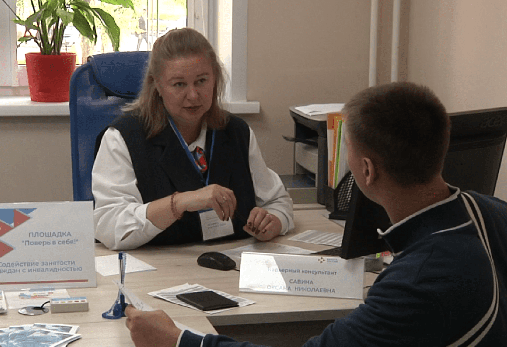 Помощь в трудоустройстве: в Новокузнецке Центр занятости провел День открытых дверей