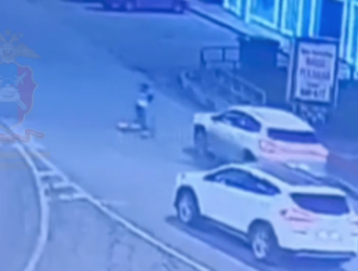 В Новокузнецке водитель иномарки  сбил ребенка на самокате