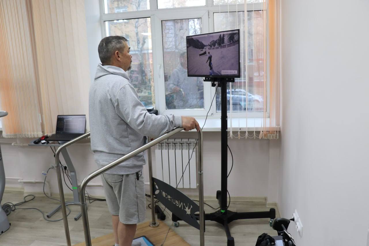 Новая аппаратура для реабилитации появилась в медцентре в Кемерове