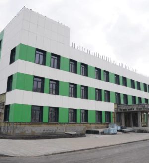 Илья Середюк: есть отставание, но детскую поликлинику в Белове надо сдать в срок