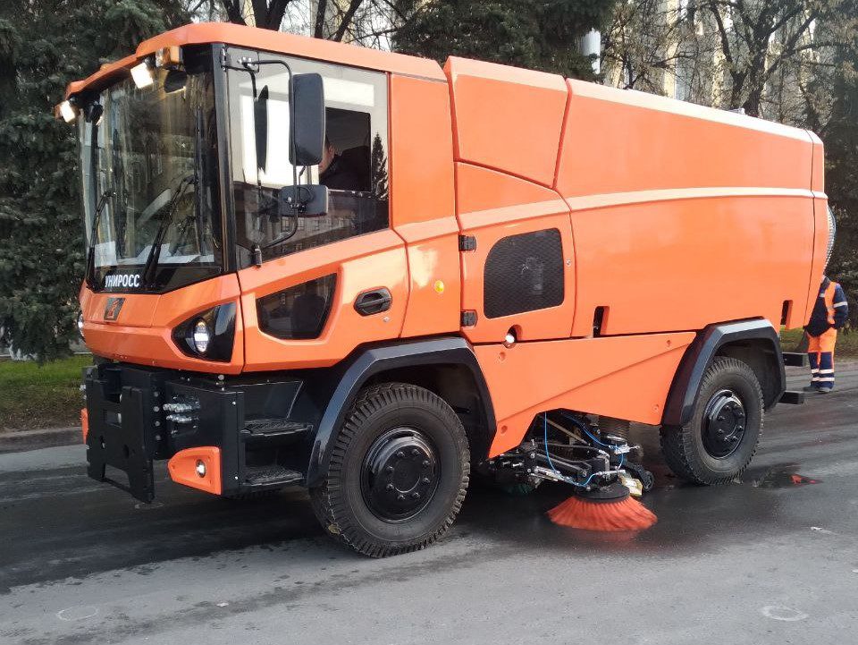 Уличный универсал: в Кузбассе выпустили уникальную подметально-уборочную машину