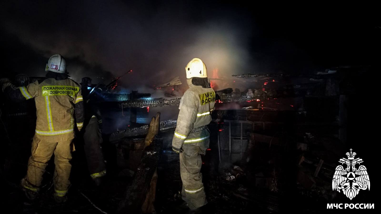 Десятки кур погибли в огне в Ленинск-Кузнецком округе